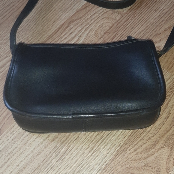 🚫SOLD🚫 Vintage Coach Wendie Crossbody - Picture 4 of 5